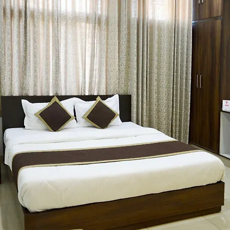 Oyo 6697 Hotel Green Lemon